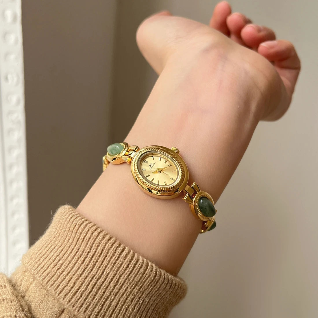 Gold Oval Watch – Metal Bracelet and Old Money Style