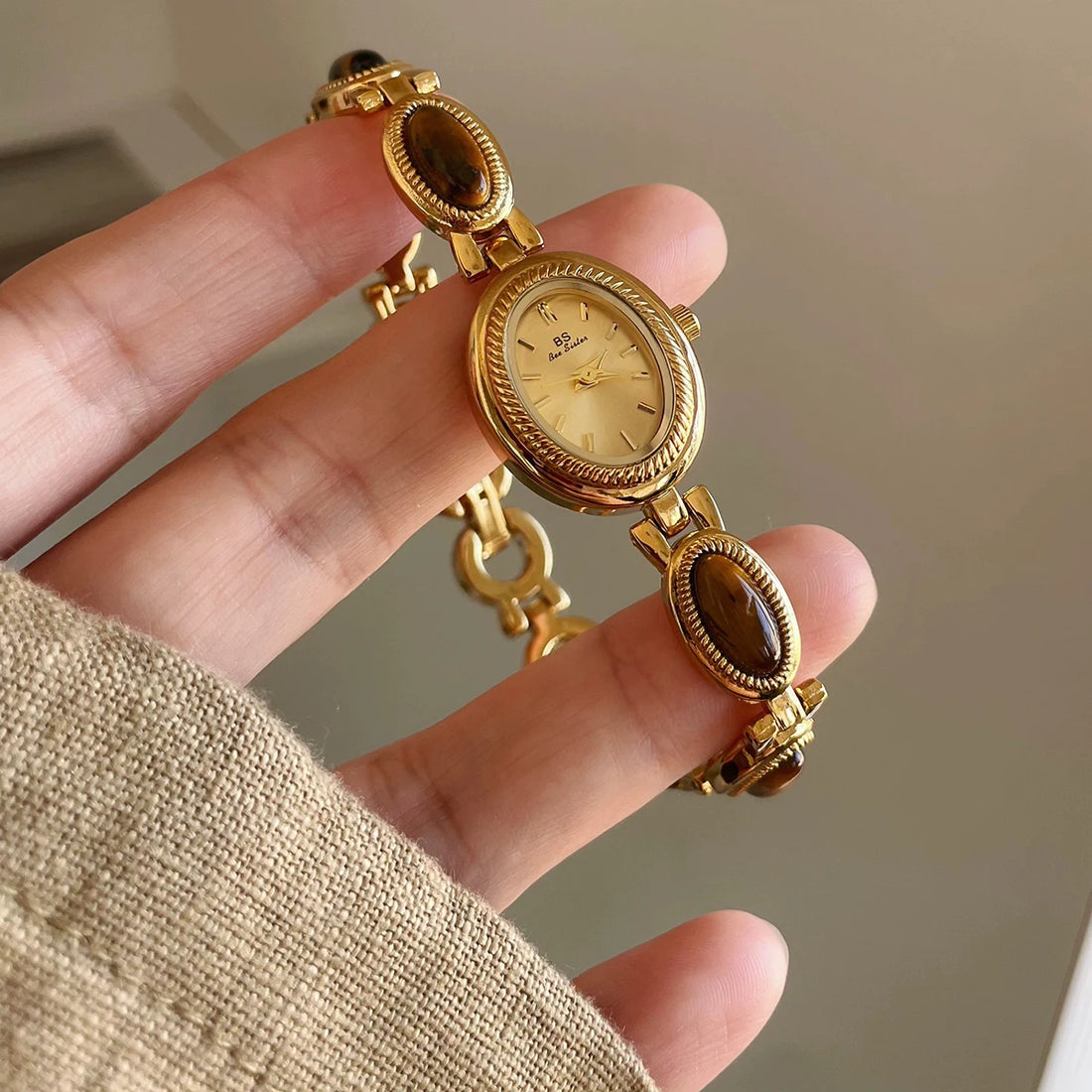 Gold Oval Watch – Metal Bracelet and Old Money Style