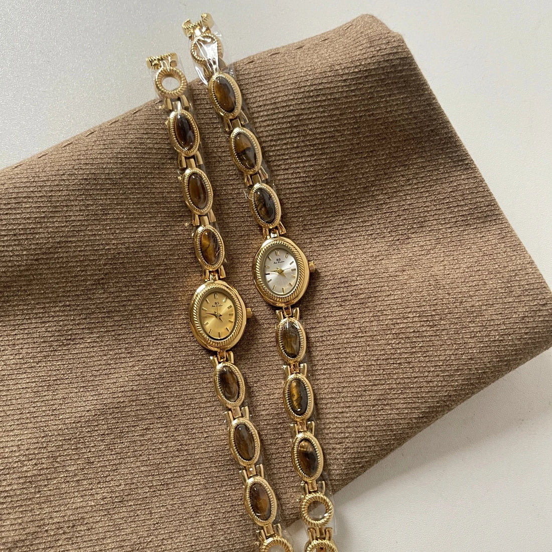 Gold Oval Watch – Metal Bracelet and Old Money Style