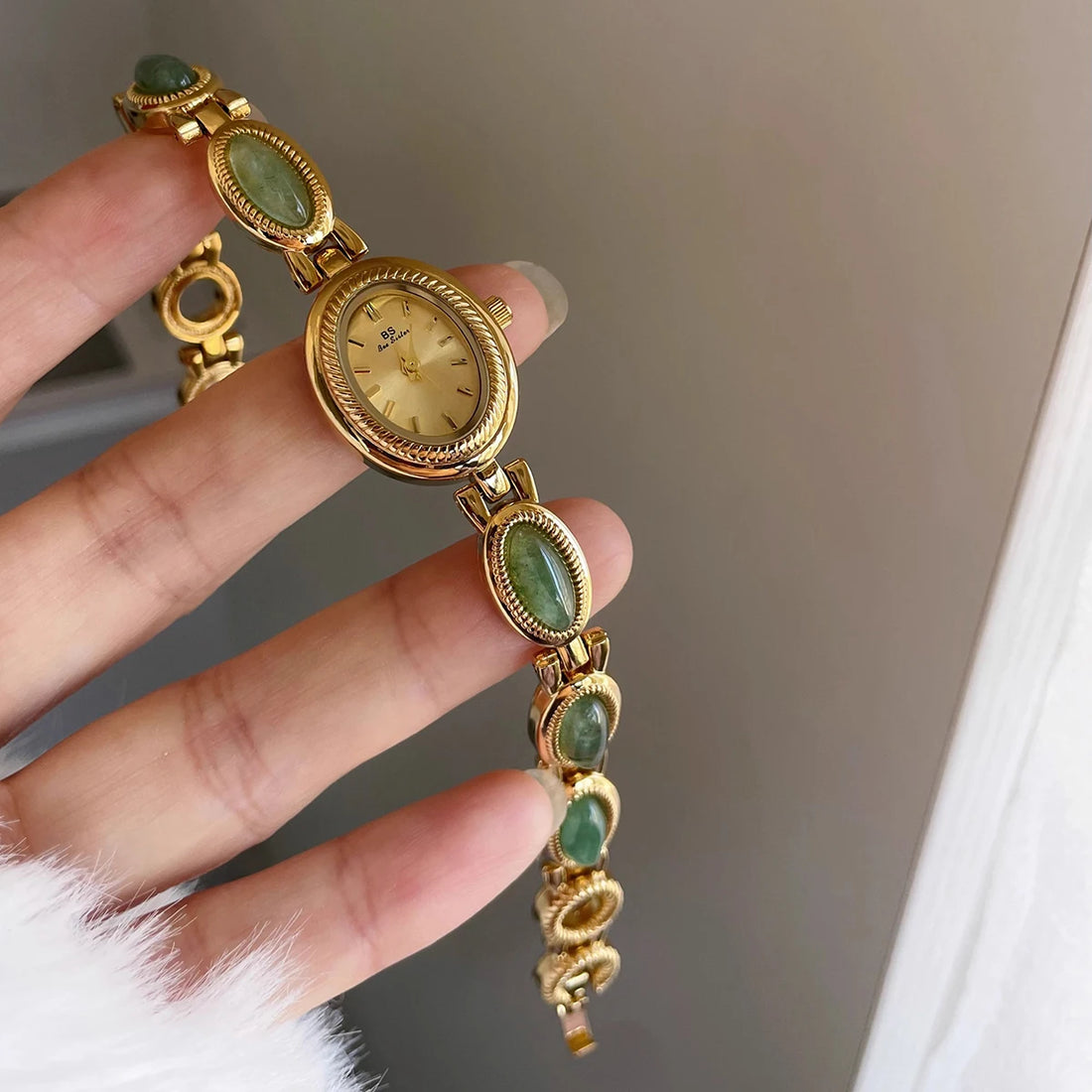 Gold Oval Watch – Metal Bracelet and Old Money Style